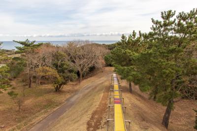 海が見える滑り台