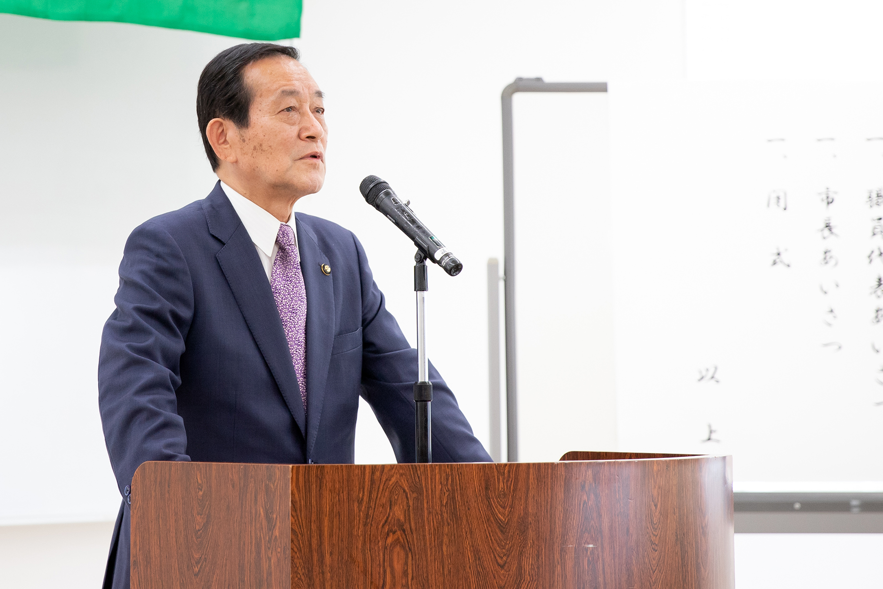 職員にエールを送る錦織孝一市長