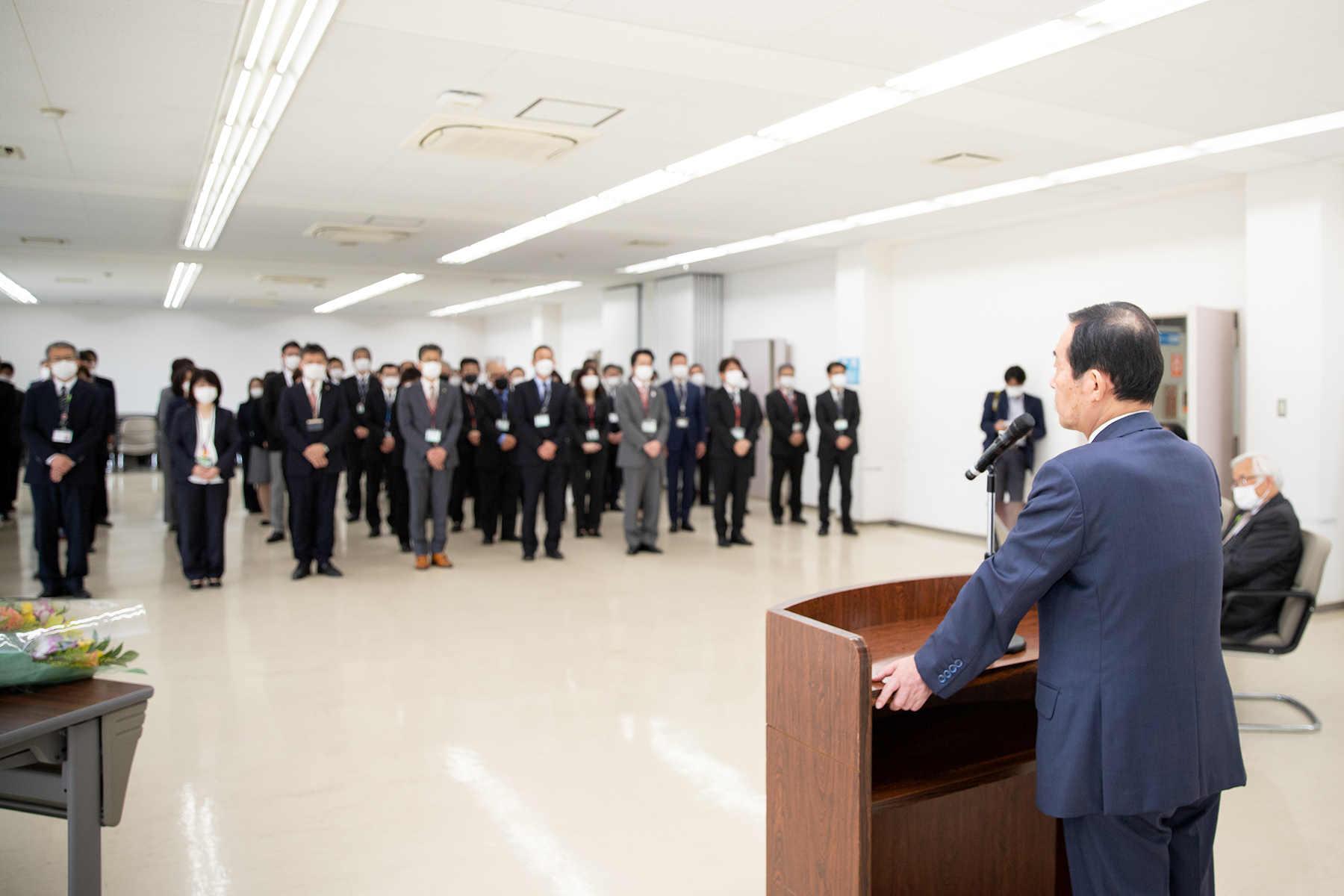 職員にエールを送る錦織孝一市長 2