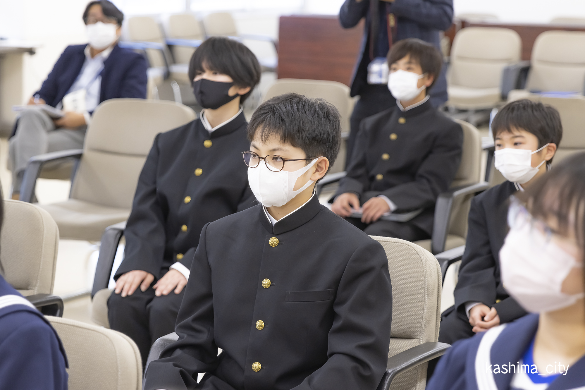 市長の講評を聞く様子①