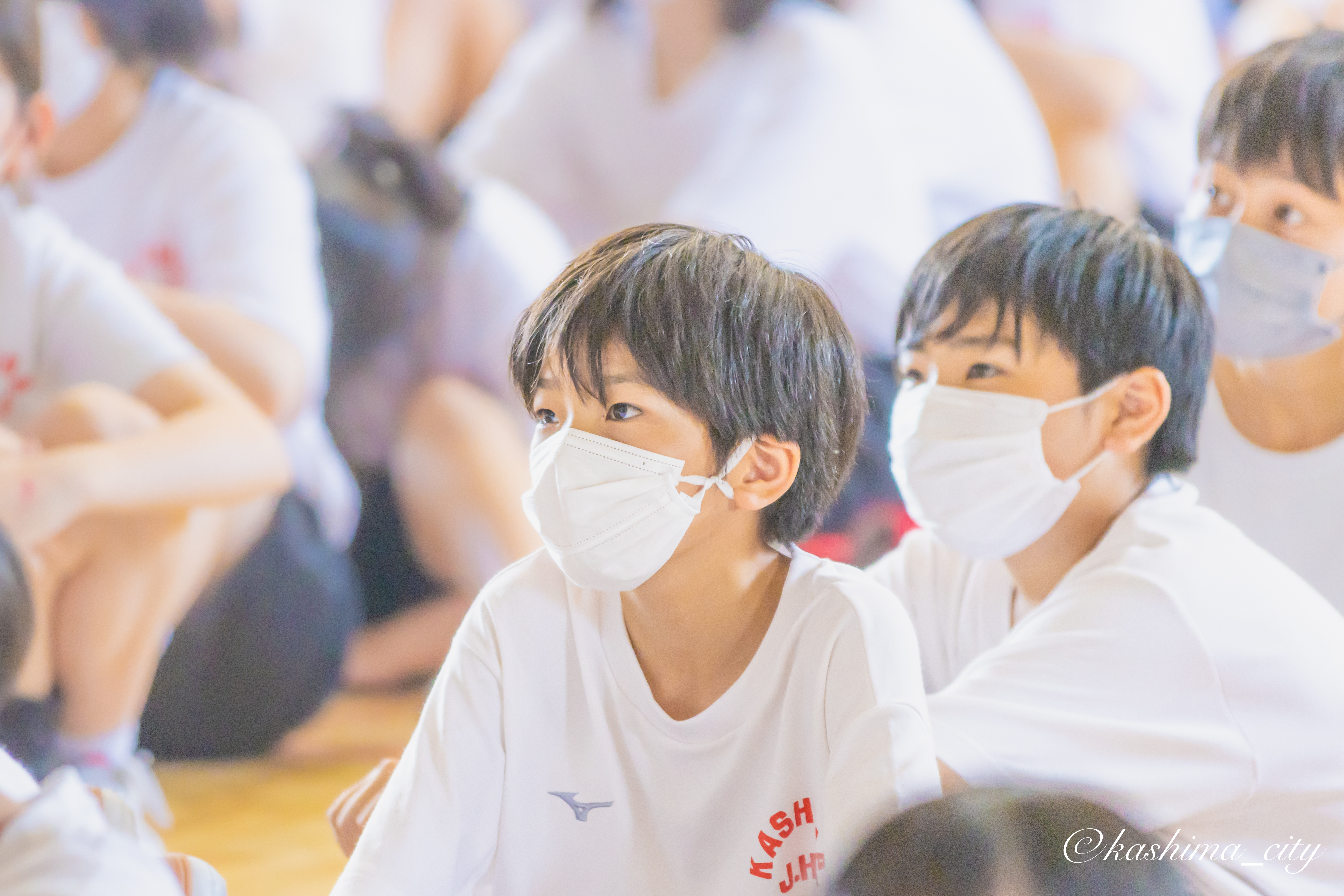 講義を聞く男子生徒①