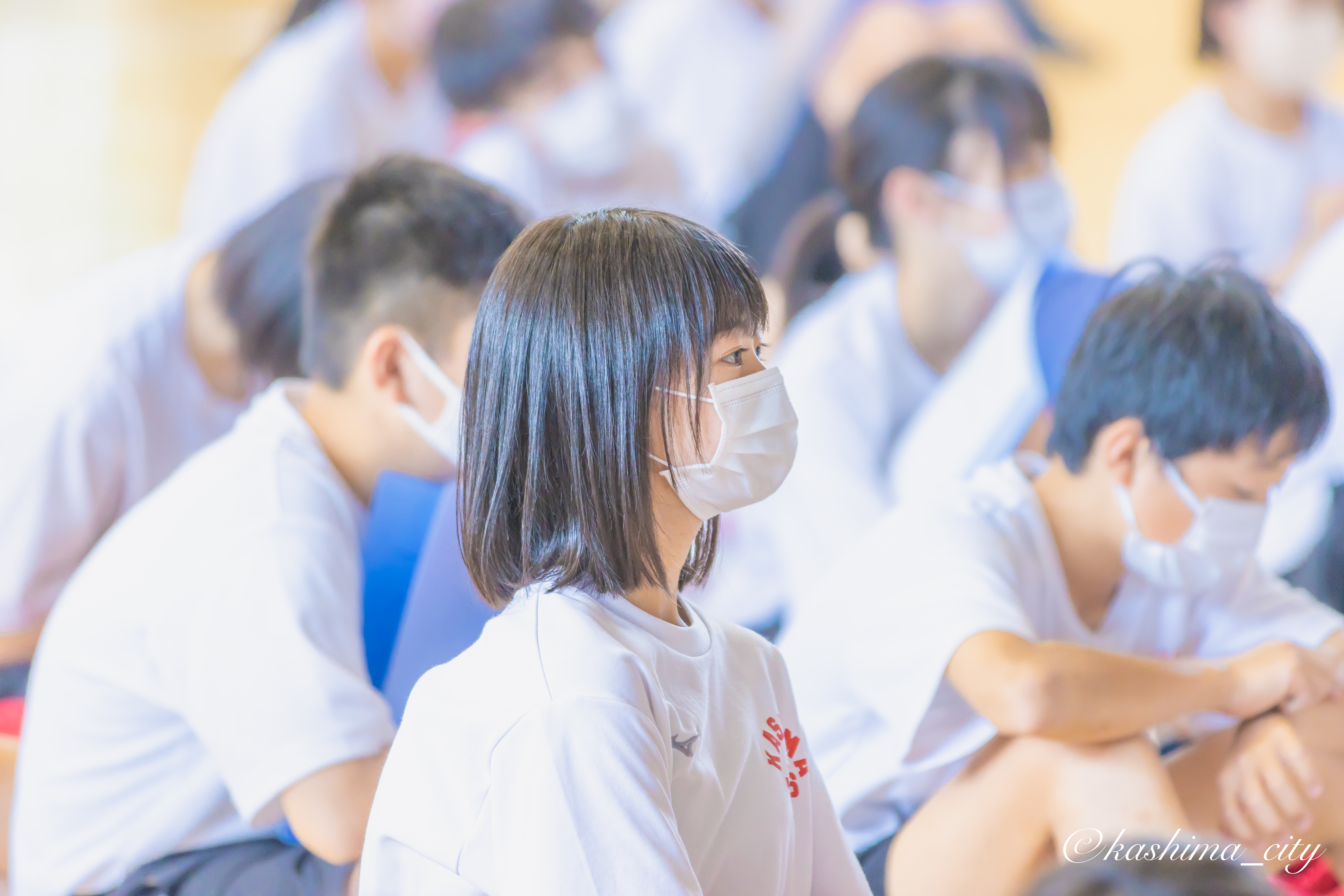 講義を聞く女子生徒②