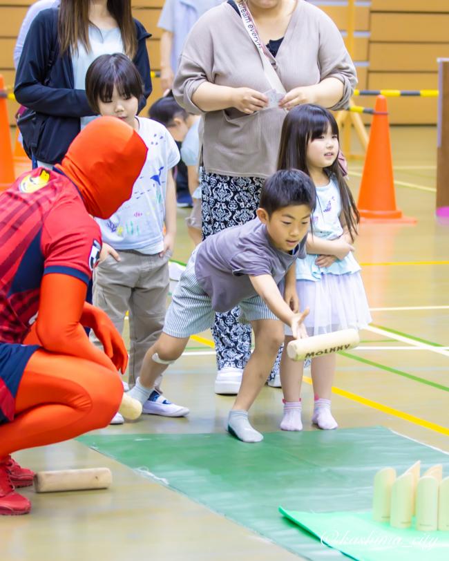 モルックをする子どもたち