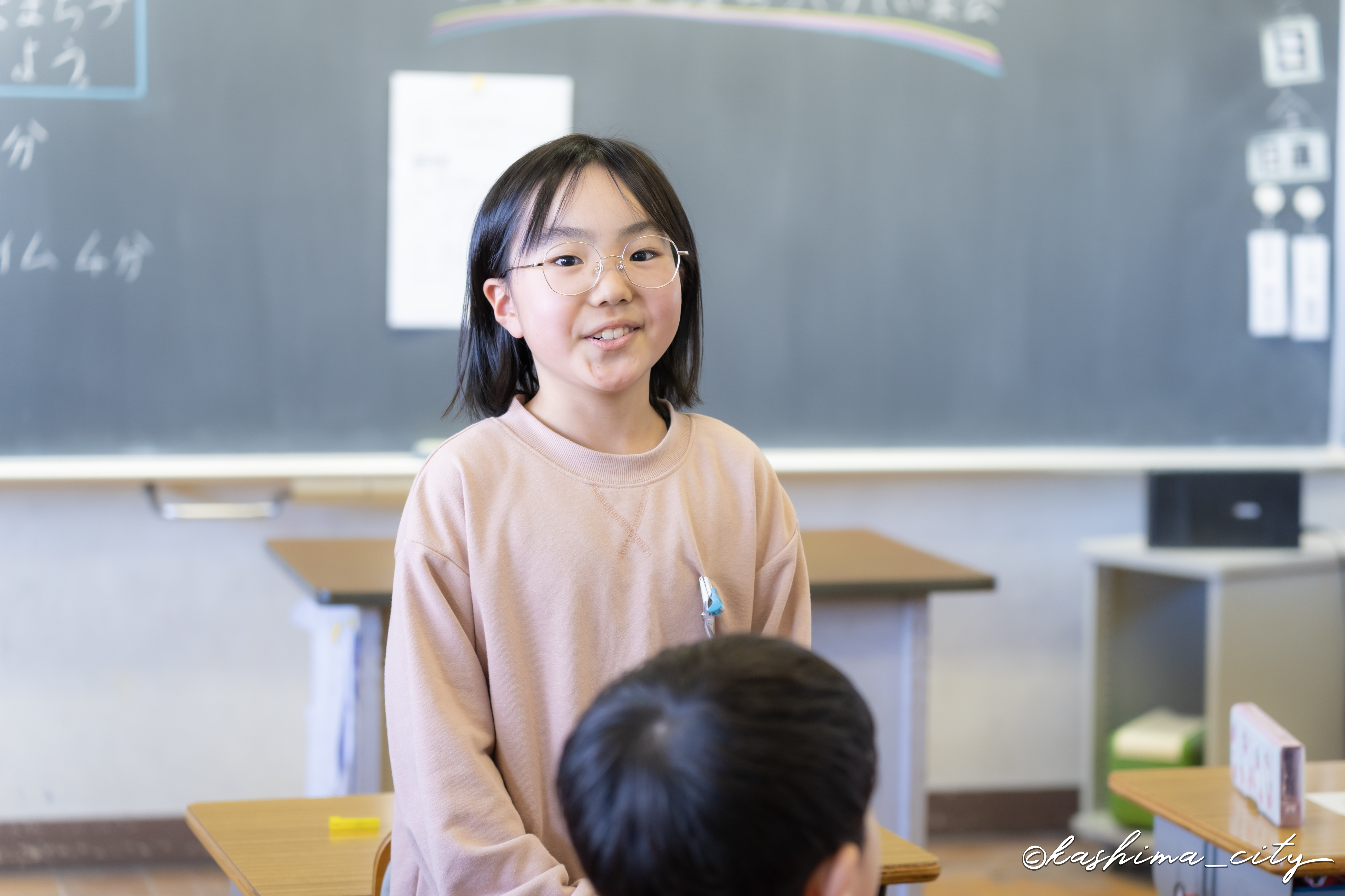 感想を発表する女子児童