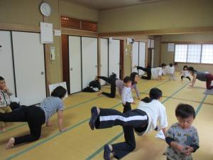 ママたちと一緒にポーズ♪