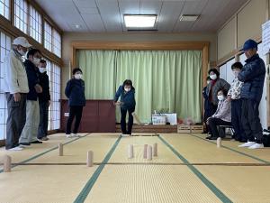 みんなが見守るなか、えぃっ！