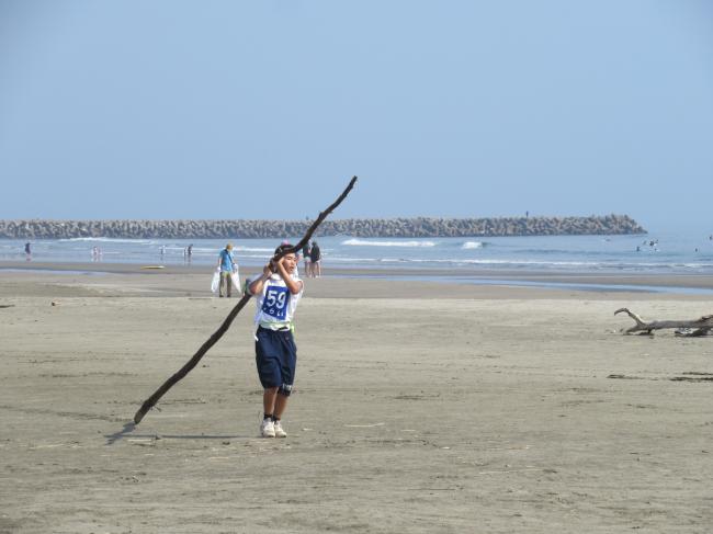 海岸清掃の様子