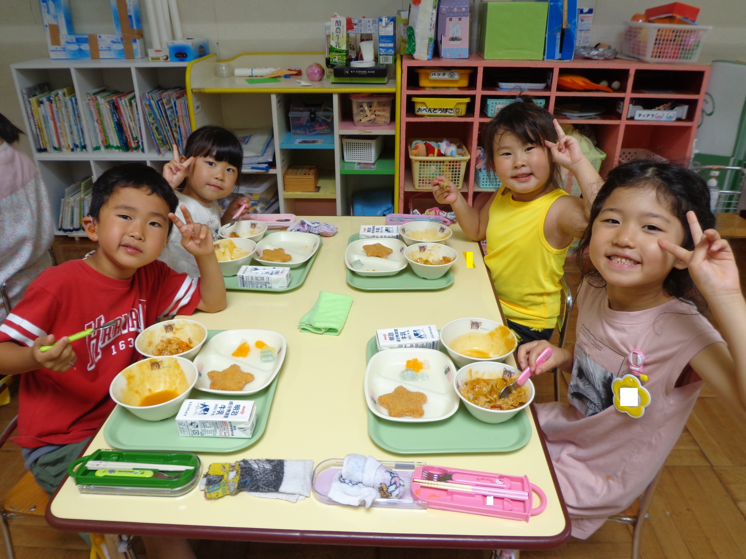 なかよし給食・年長組・年中組