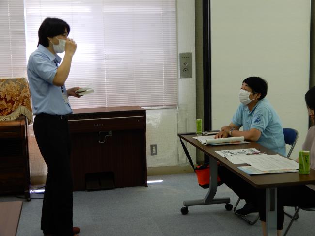 実際に講師と参加者でお断り体験をしている写真②