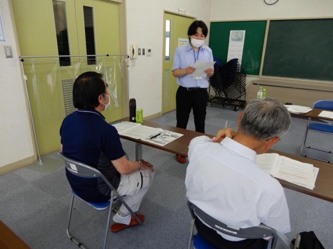 講師が問題を出している写真