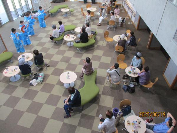踊りの様子
