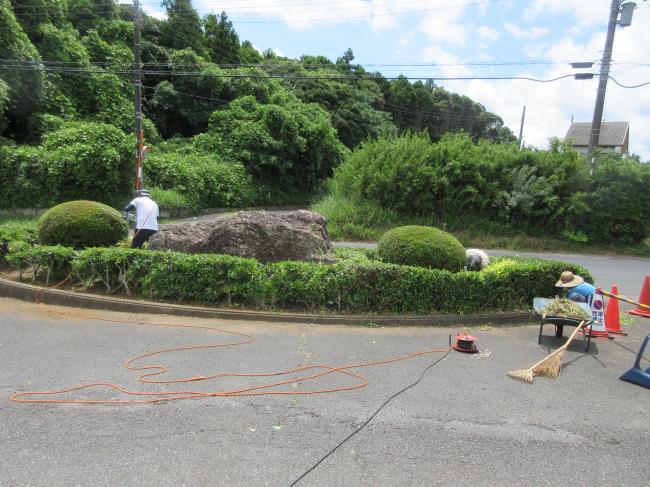 草刈り　　花植え