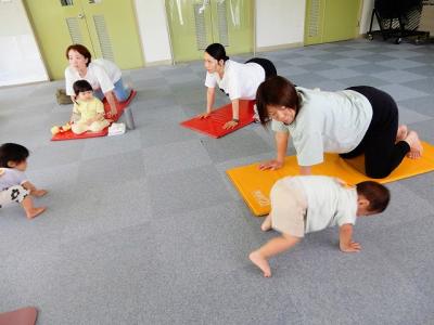 ママと同じポーズ♪