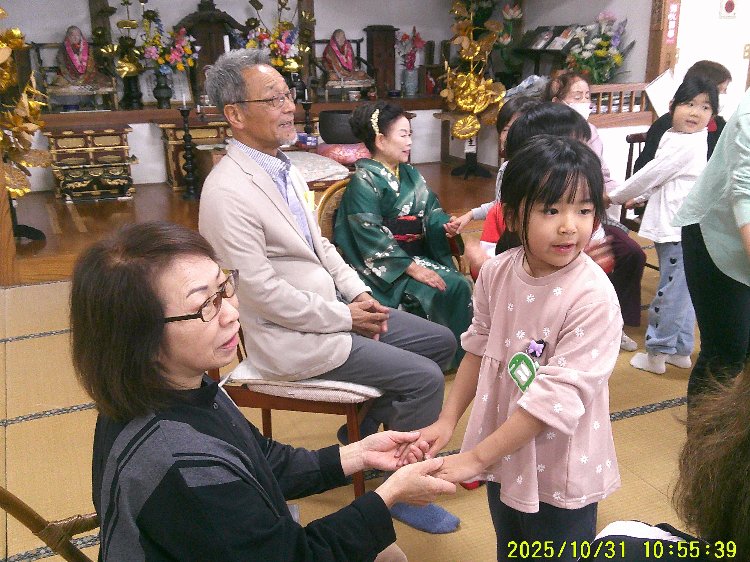 ４