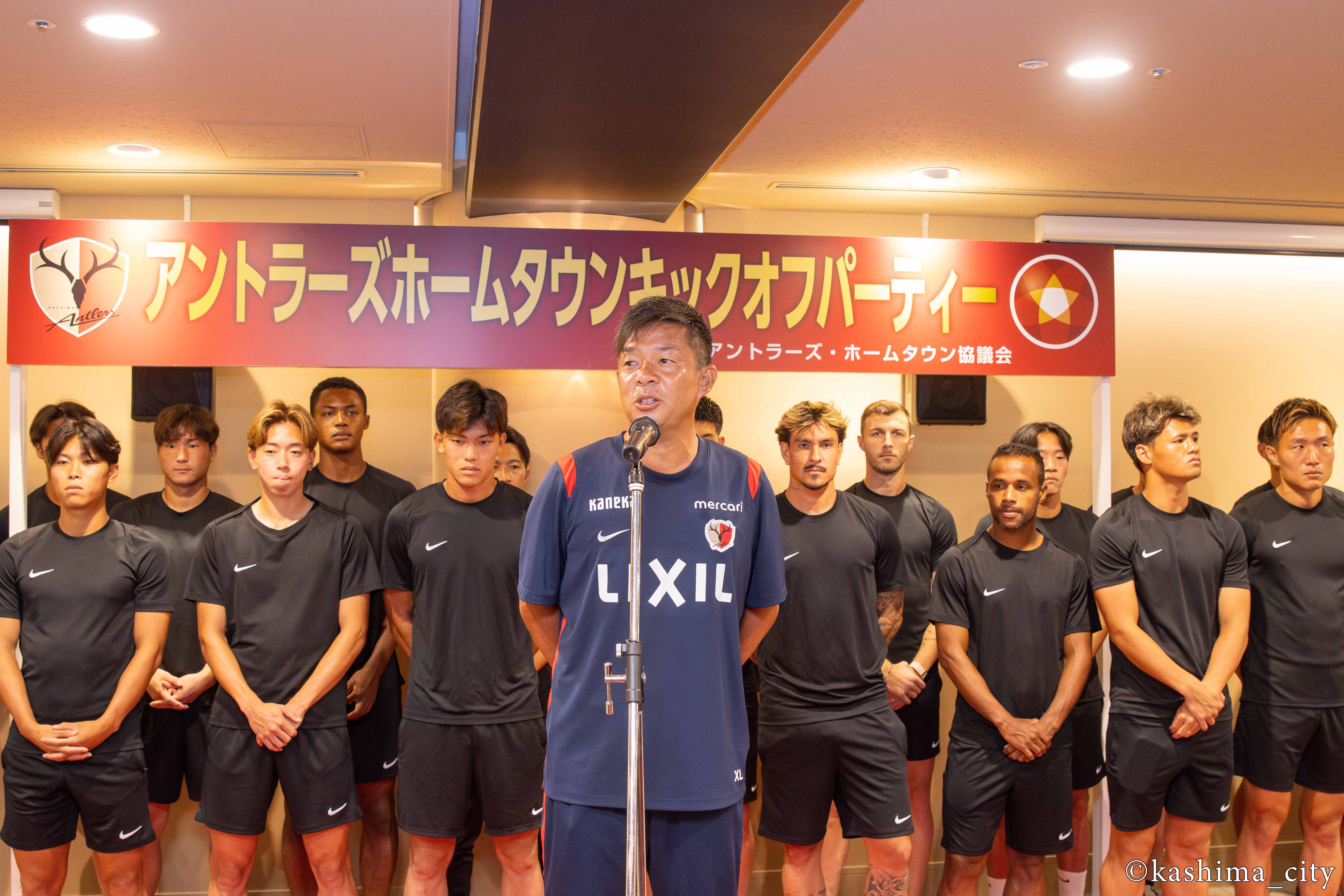 チーム代表挨拶をする鬼木徹監督