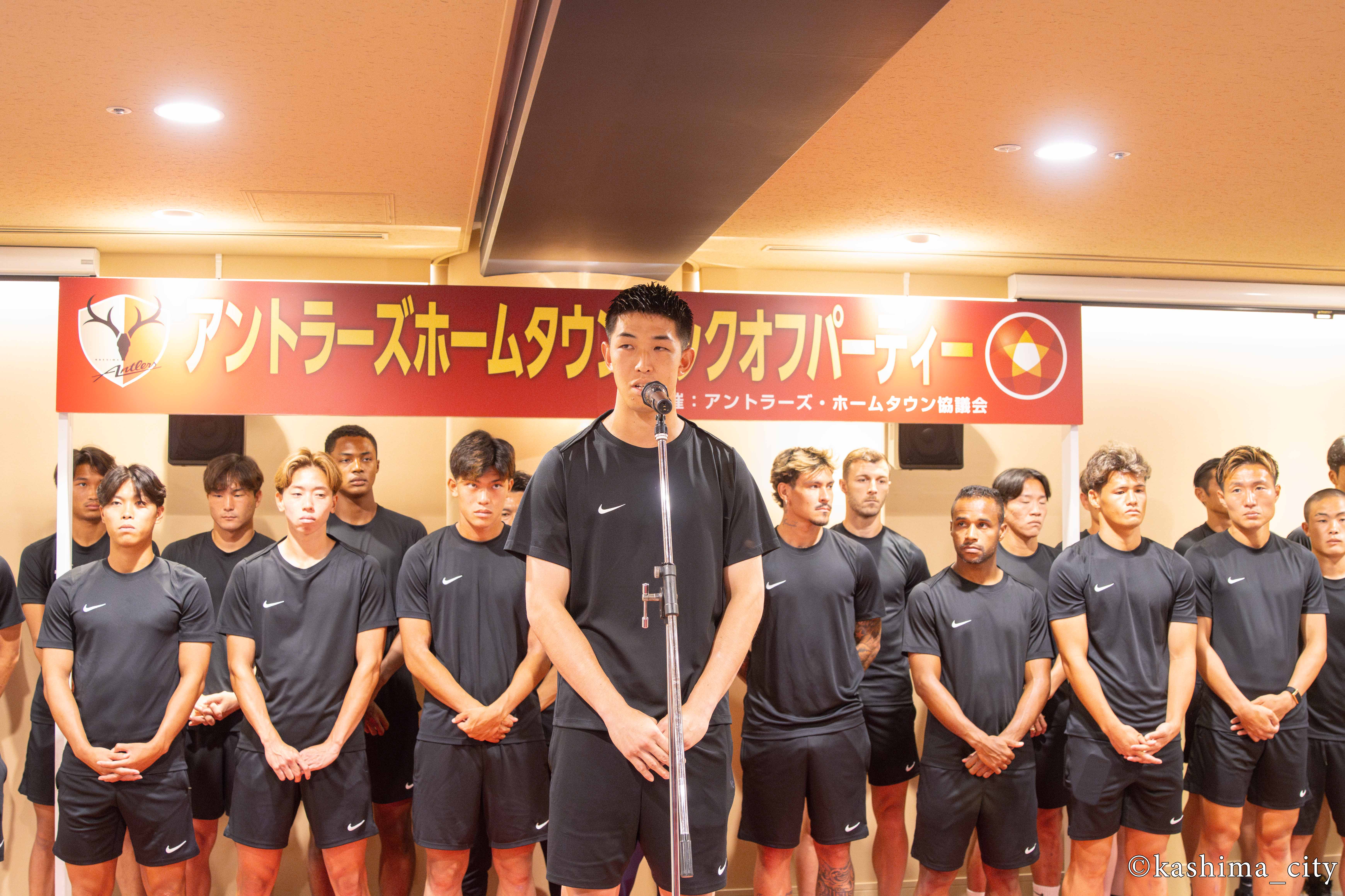 挨拶をする早川友基選手会長