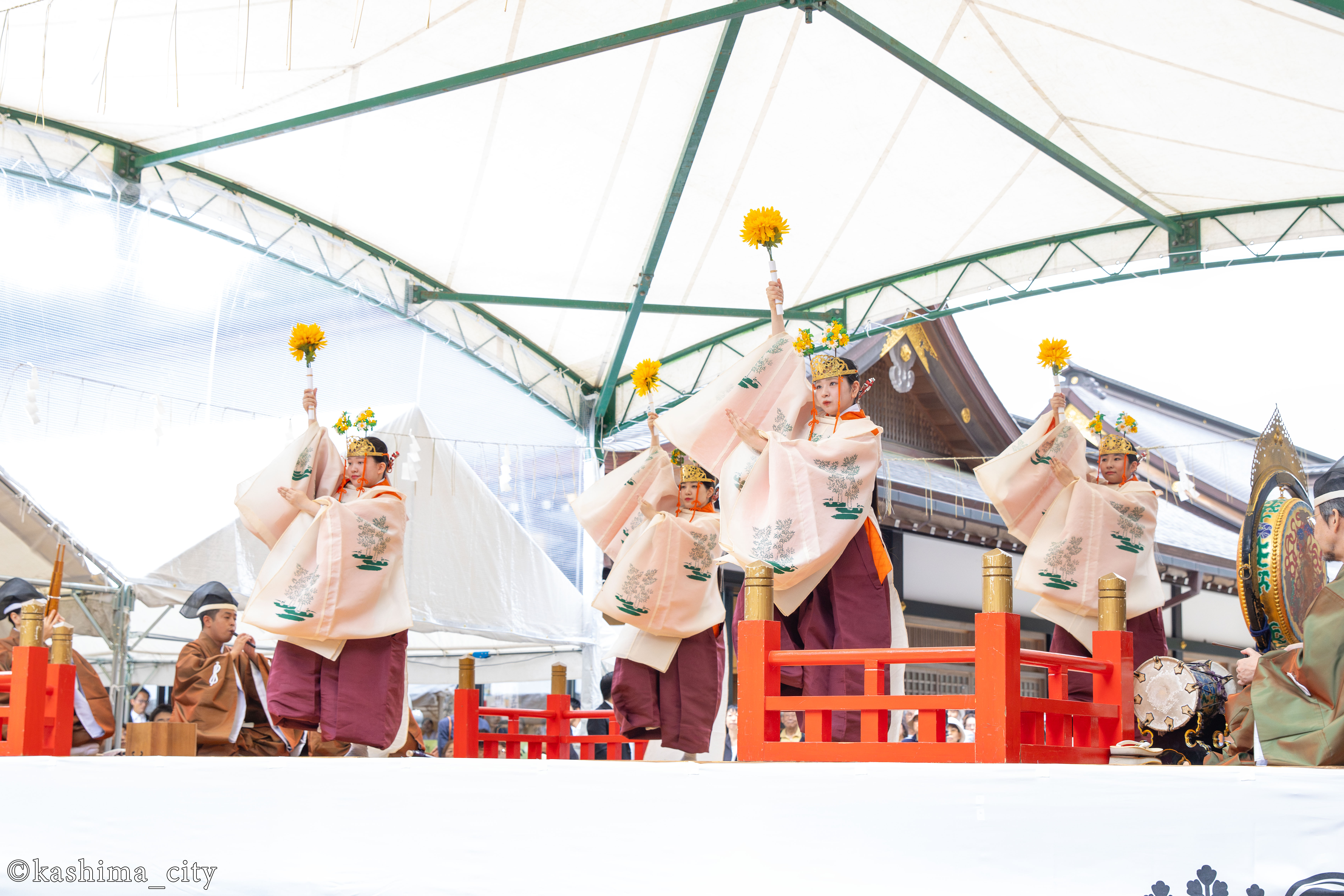 勅使参向例祭で披露された舞
