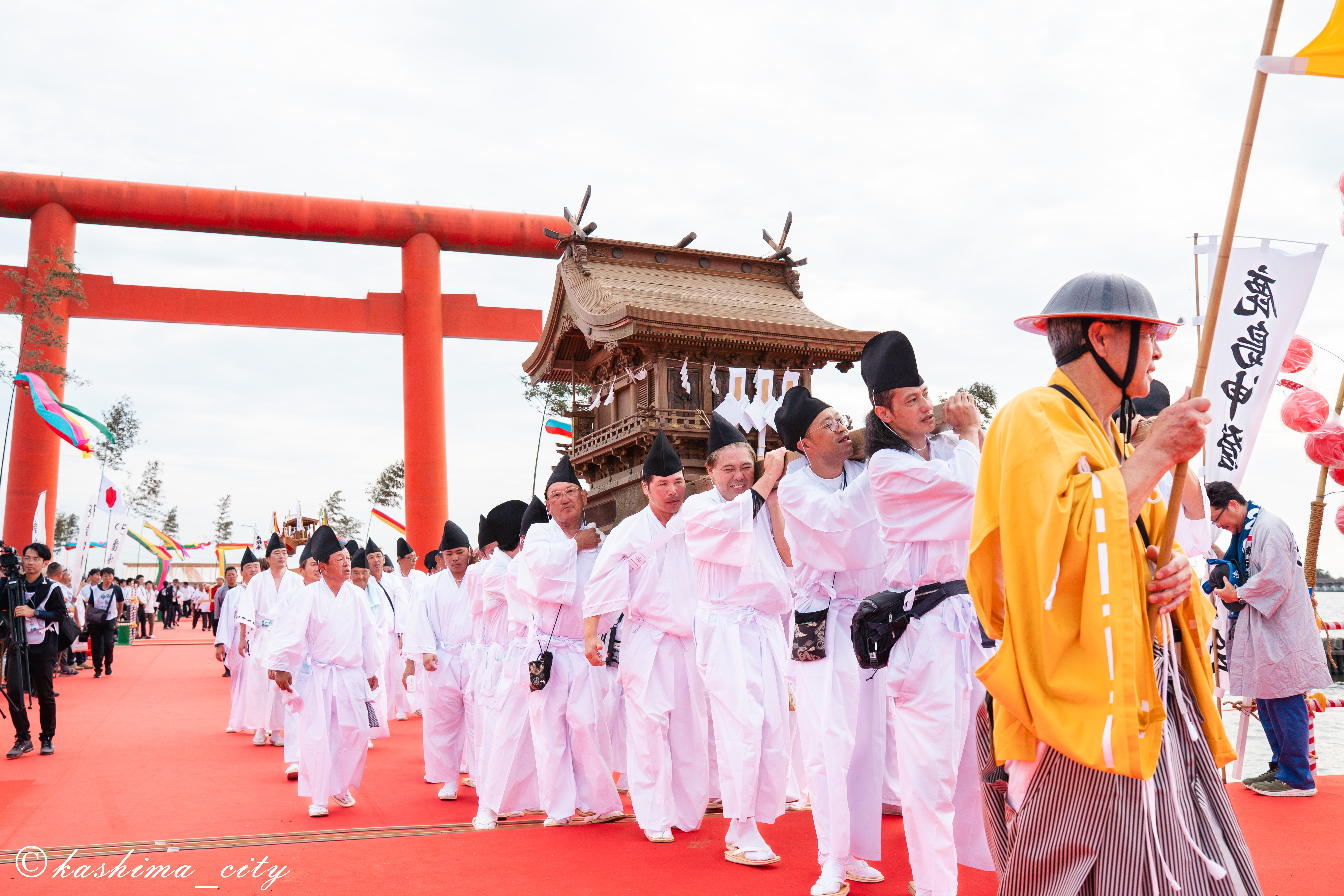 大船津を出る御神輿