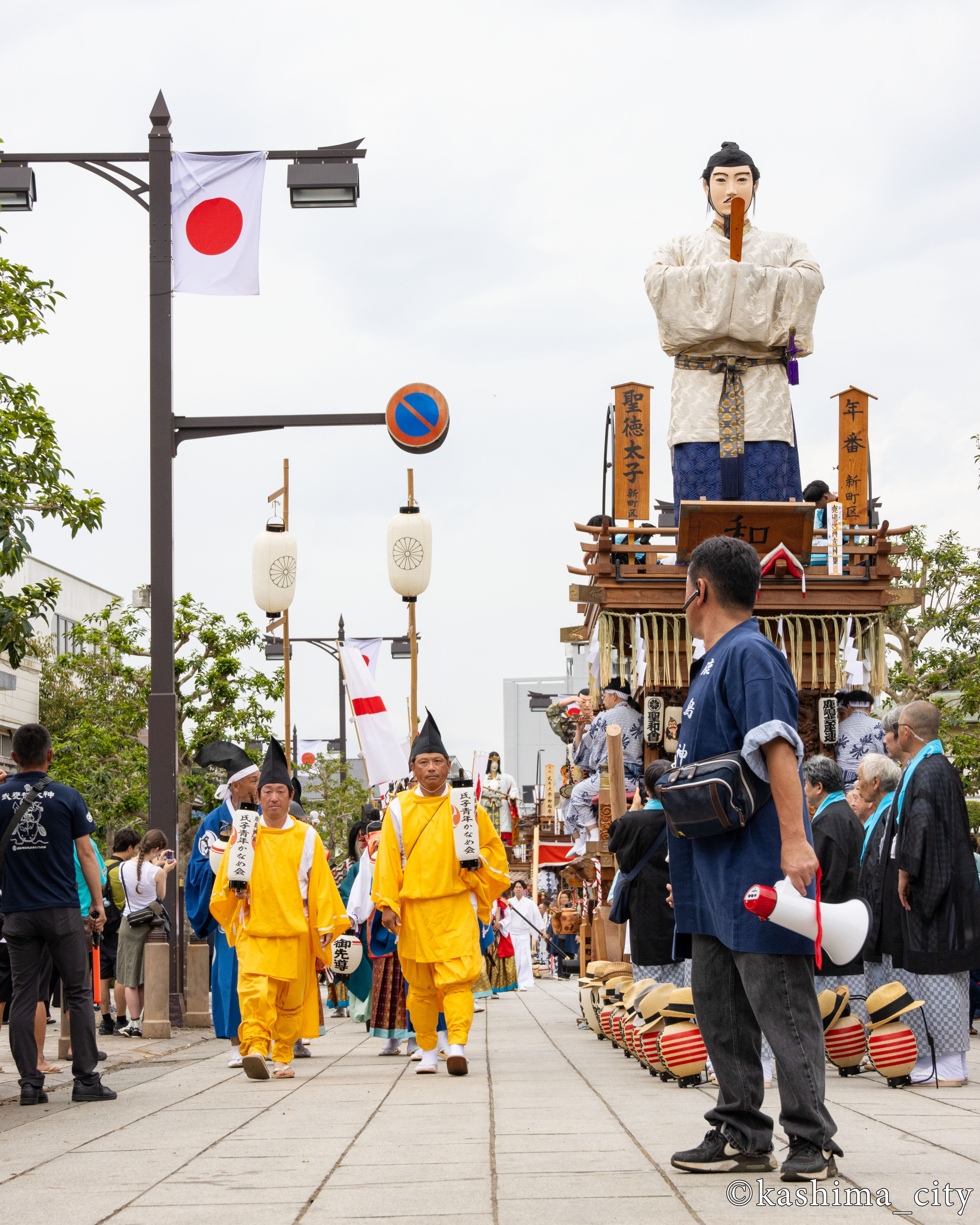 町内を神幸する御神輿