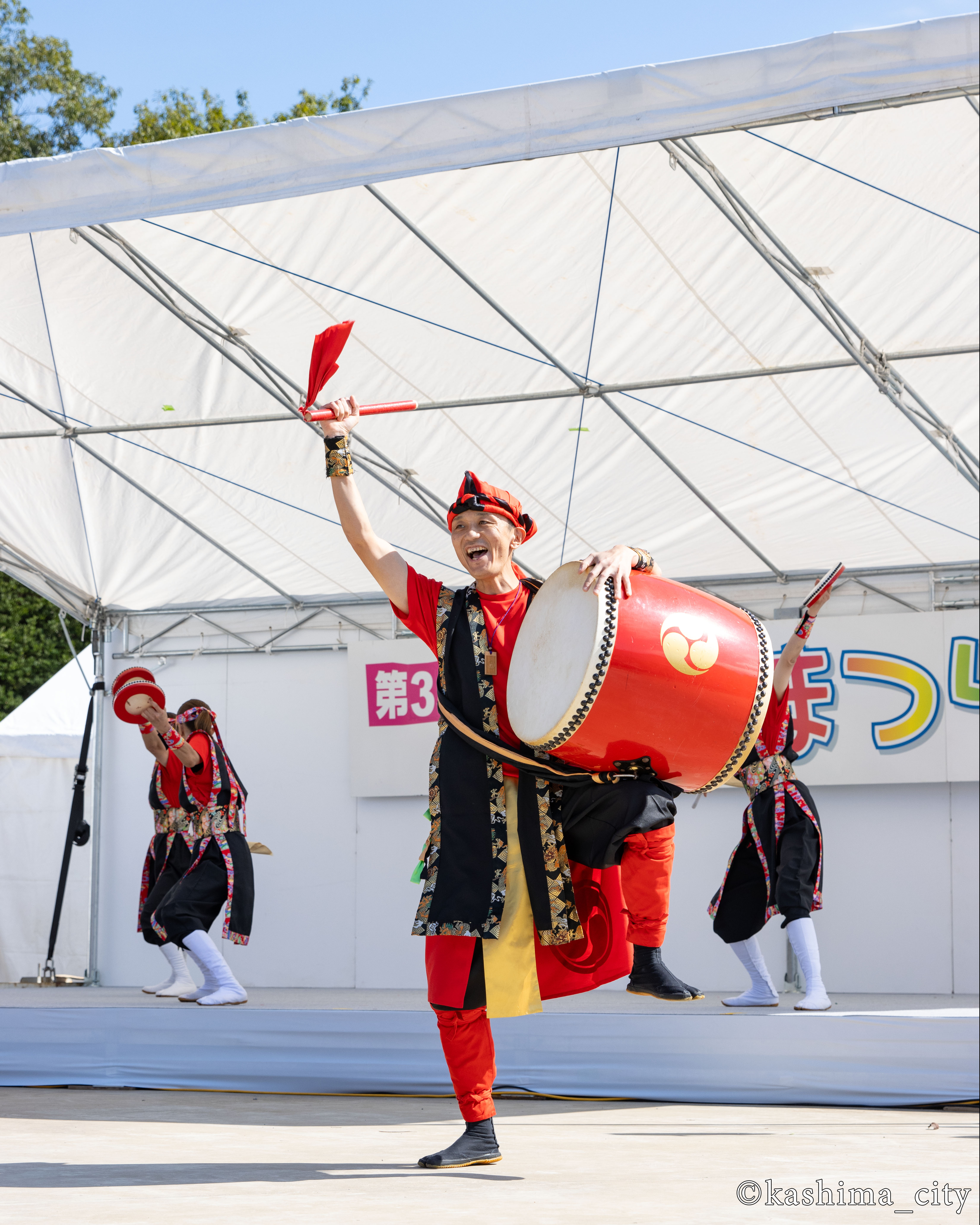 ステージでのダンスイベントの様子